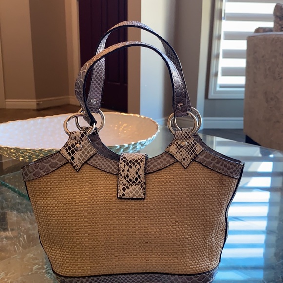 GUESS purse - Picture 2 of 3